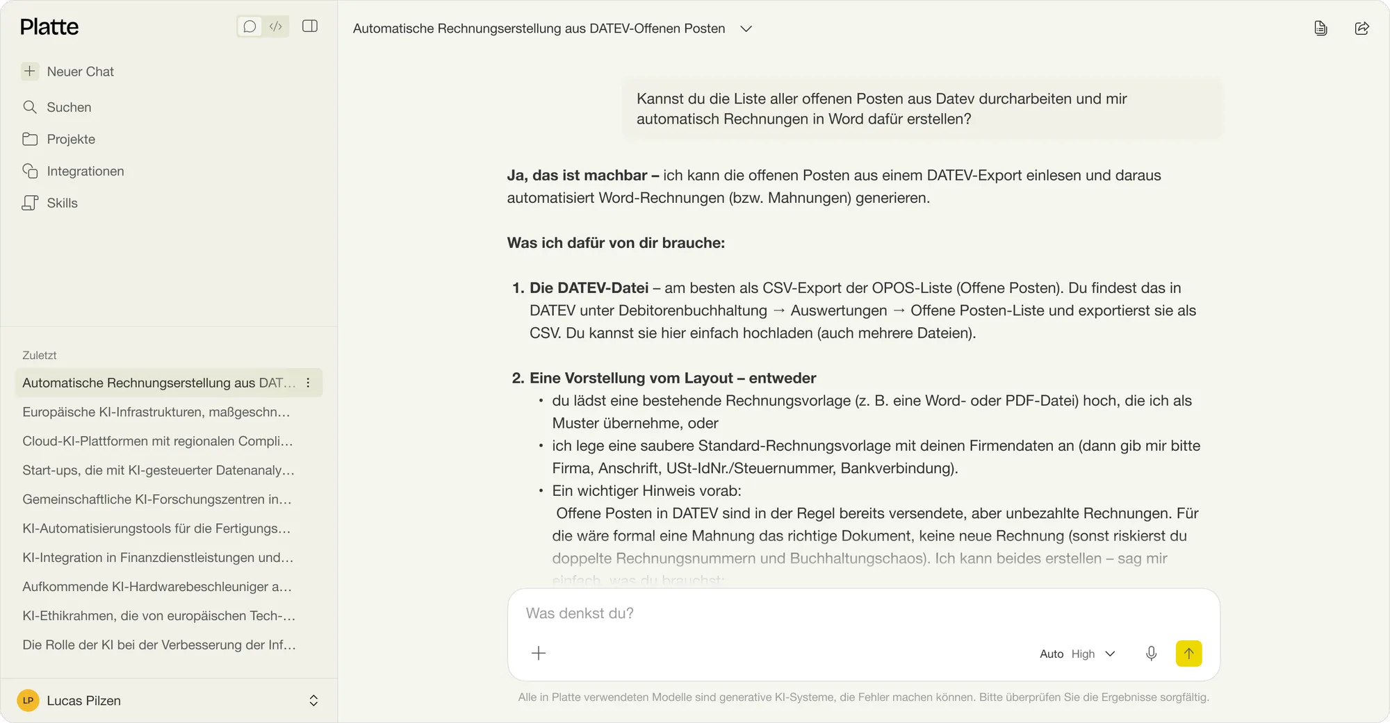 Die Platte-Oberfläche: links die Chat-Übersicht mit Projekten und Integrationen, rechts eine laufende Unterhaltung zur automatischen Rechnungserstellung aus DATEV-Offenen Posten.